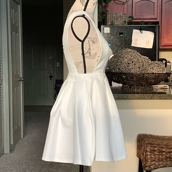 🎀 NWOT Lulu’s White Babydoll Dress 🎀 - Picture 2 of 10